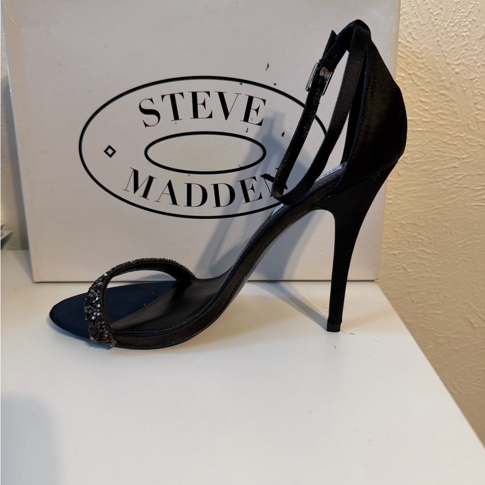 Steve Madden Black Ankle Strap Heels w/Rhinestone Toe Strap